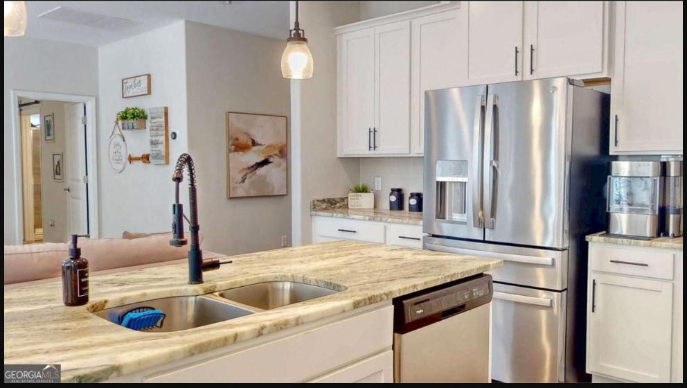 Granite counters and stainless steel appliances at 124 Brookline Drive