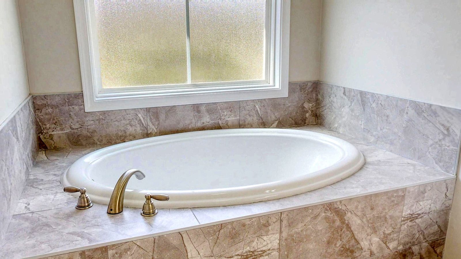 Garden tub in the primary bath