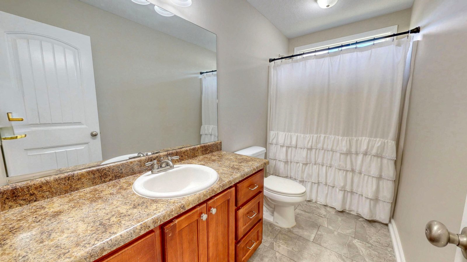 Full hall bath